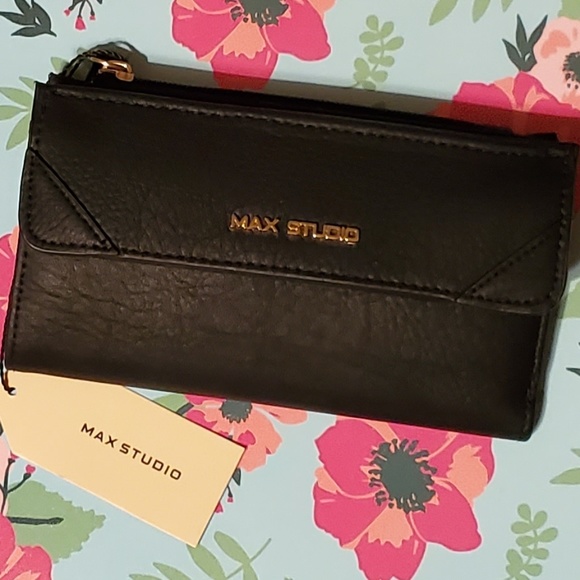max studio wallet